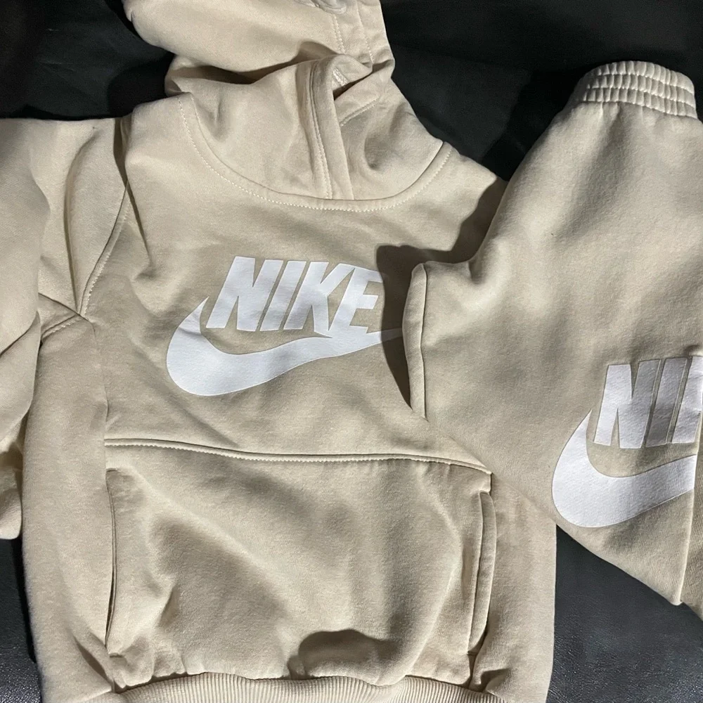 Nike jogger sets 4t. 2 sweatpants used 2!hoodies used. - Picture 2 of 2